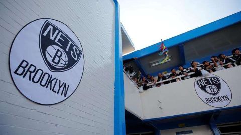 Los Nets visitaron una escuela en el DF. EFE