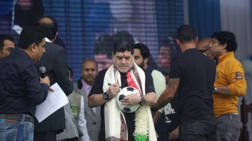 Maradona estuvo presente en la inauguración de su estatua en Calcuta