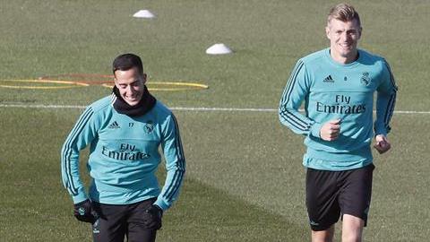 Los jugadores del Real Madrid se preparan para enfrentar al Barcelona