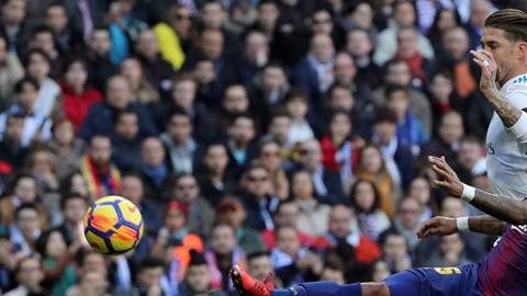 Paulinho tuvo dos opcioens en el primer tiempo. EFE