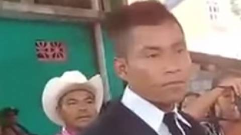 La joven pareja se mostró inconforme./Especial