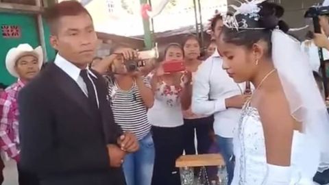La joven pareja se mostró inconforme./Especial