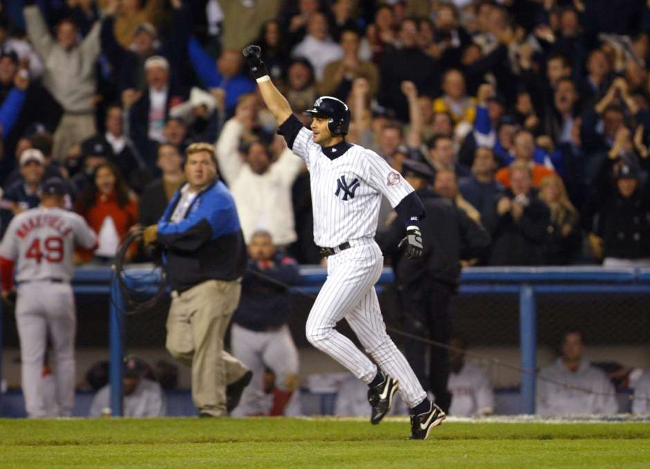 El momento de gloria de Aaron Boone como Yankee: un jonrón suyo contra Boston envió a Nueva York a la Serie Mundial de 2003.