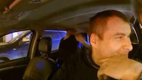 La escena sexual ocurrió mientras la pareja viajaba por la capital rusa.