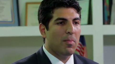 Matt Dababneh representa al distrito 45.