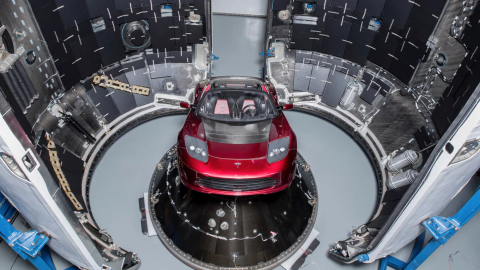 Vehiculo, diseñado por la compañía del multimillonario, Elon Musk.