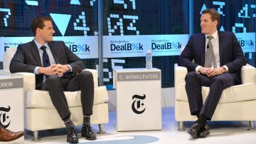 Los Winklevoss durante la conferencia DealBook de The New York Times.  (Larry Busacca/Getty Images for The New York Times)