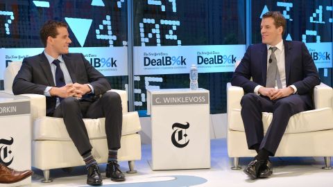 Los Winklevoss durante la conferencia DealBook de The New York Times. (Larry Busacca/Getty Images for The New York Times)