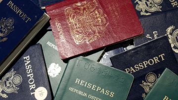 Los parámetros de los pasaportes son impuestos por la Organización de Aviación Civil Internacional (OACI)