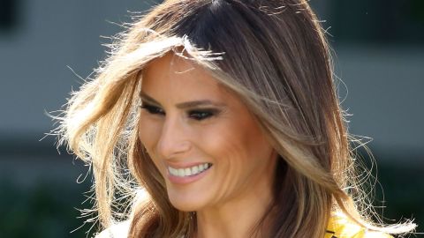 Melania Trump fue el centro de las críticas por su atuendo de fin de año