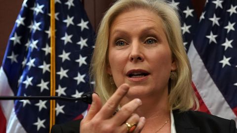 La senadora Kirsten Gillibrand defiende a los "Dreamers" en el pleno del Senado.