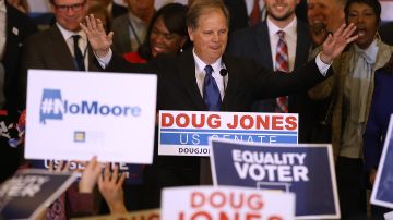 El demócrata Doug Jones ganó en Alabama.
