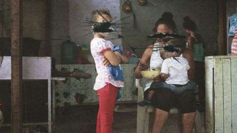 La mayoría de las mujeres no ocupa un rol central en las estructuras y se limita a desempeñar tareas periféricas, aunque vitales para estos grupos.