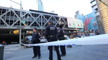 Policia en Nueva York investiga la explosion de esta mañana en el metro de las lineas A-C-E en Port Authority.