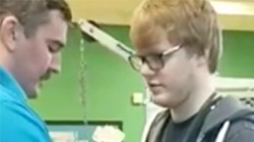 Conor Lewis se demuestra a sí mismo que puede superar los obstáculos de su enfermedad.