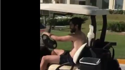 Rodolfo Pizarro se "robó" un carrito de golf en un hotel de Cancún