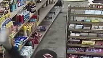 Las cámaras de seguridad captaron al sospechoso.