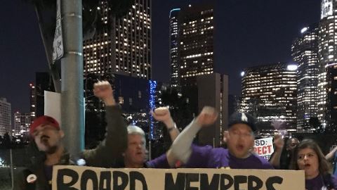 Los manifestantes en el centro de Los Ángeles.