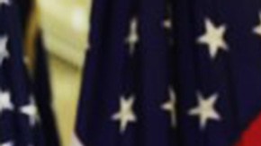 Autoridades de Los Ángeles investigan la procedencia del paquete, que además contenía críticas a la reforma fiscal.