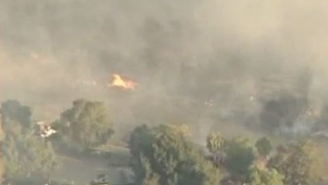 El "Incendio Thomas" amenaza hogares en el condado de Ventura.