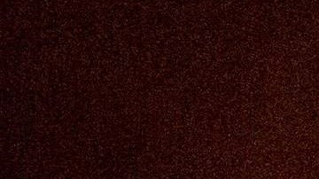 Bomberos trabajan para extinguir el incendio "Thomas" cerca de la autopista 101 en Ventura.