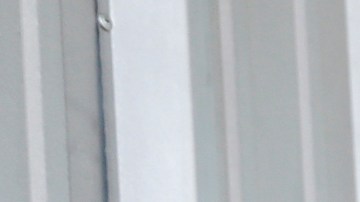 Esta familia, a punto de un desalojo, acudió a obtener ayuda. / Aurelia Ventura/La Opinion)