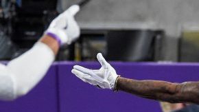 El receptor de los Minnesota Vikings Stefon Diggs celebra su anotación frente a New Orleans Saints