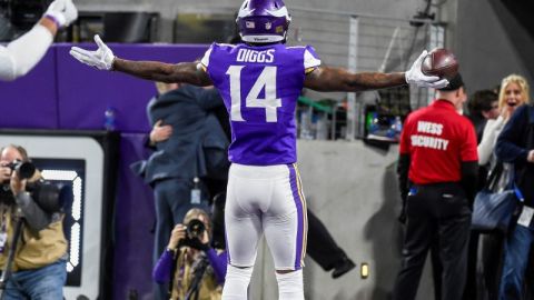 El receptor de los Minnesota Vikings Stefon Diggs celebra su anotación frente a New Orleans Saints