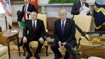 Trump se reunió ayer con el presidente de Kazajistán, Nursultán Nazarbáyev.