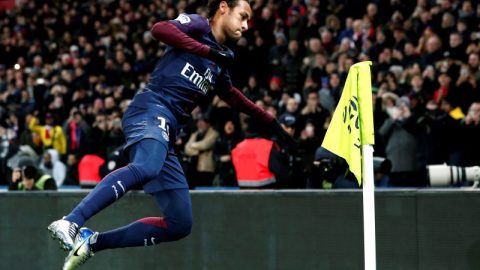 Neymar Jr del París Saint Germain celebra uno de sus goles ante el Dijon. (Foto: EFE/IAN LANGSDON)