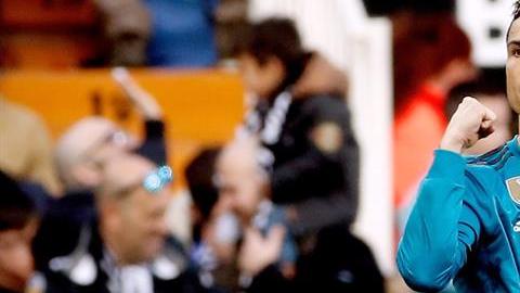 Cristiano Rnaldo dice que sigue siendo feliz y guapo, pese el golpe en el rostro