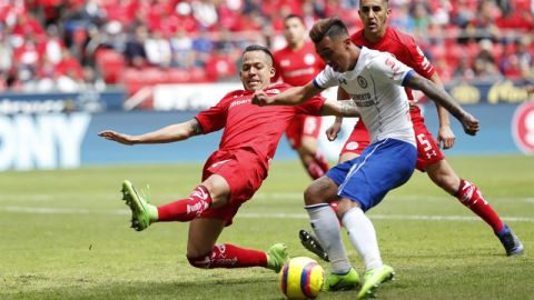 Toluca y Cruz Azul firmaron un empate a un gol este domingo en el estadio Nemesio Diez. (Foto: EFE/Jorge Núñez)