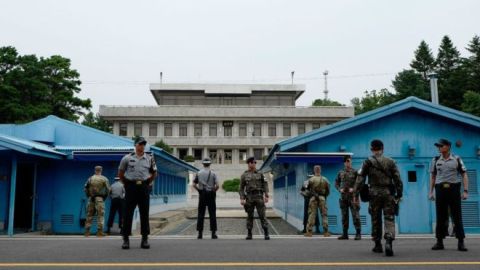Es el único lugar donde los soldados de Corea del Norte y los de EE.UU. y Corea del Sur se ven las caras día y noche.