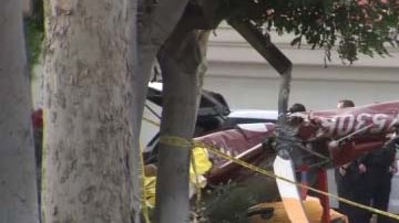 El helicóptero se desplomó sobre un barrio residencial.