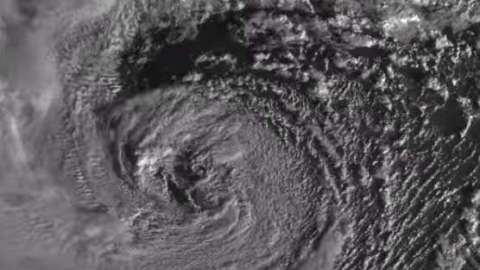 Satélites meteorológicos de la NOAA detectaron el movimiento del “ciclón bomba”.