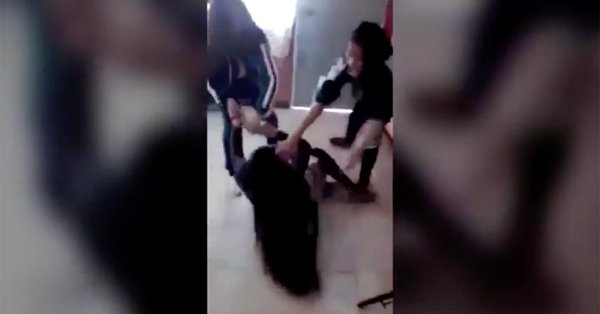 Alumna es golpeada por dos compañeras de clase en México /Foto Especial 