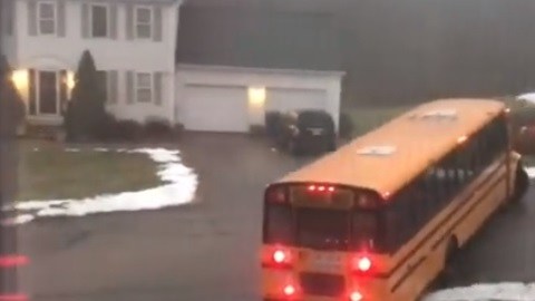 La unidad se deslizó por una calle congelada./Foto Especial