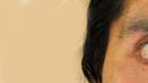 Paramédicos encontraron a este sujeto en mal estado cerca del parque MacArthur.