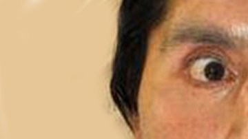 Paramédicos encontraron a este sujeto en mal estado cerca del parque MacArthur.