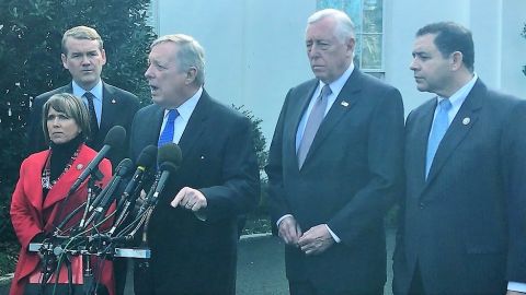 Los congresistas dieron una conferencia de prensa tras salir de la Casa Blanca.