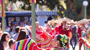 Con su boleto de entrada al parque, los asistentes tienen la opción de gozar de esta fiesta tan popular en Latinoamérica.