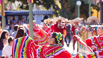 Con su boleto de entrada al parque, los asistentes tienen la opción de gozar de esta fiesta tan popular en Latinoamérica.