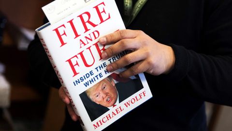 Donald Trump de nuevo se lanza con todo contra el libro “Fire and Fury”, escrito por el periodista Michael Wolff.