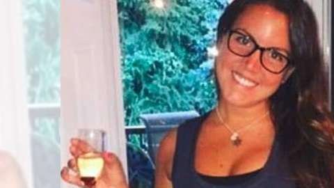 Imágenes de la maestra circulan en redes sociales.