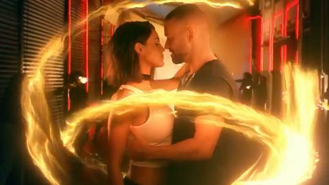 Eiza González en el video musical "Supplies" de Justin Timberlake