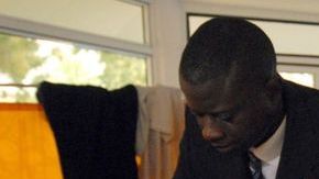 Cuando era presidente de Gambia, Yahya Jammeh usaba una poción de hierbas que él mismo había inventado para tratar a los pacientes con VIH./ EFE