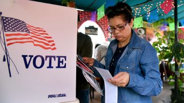 Los latinos votaron abrumadoramente por Biden. (Getty Images)