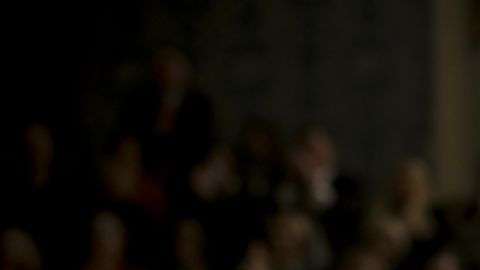 Los aplausos de Trump no fueron bien recibidos por todos.