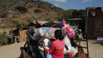 Habitantes de la comunidad San Felipe del Ocote huyen de la violencia.