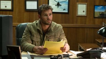 Chris Hemsworth es el capitán Mitch Nelson en "12 Strong".